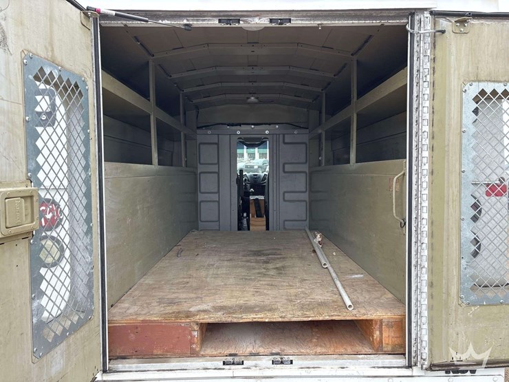 2016-ford-transit-image-11