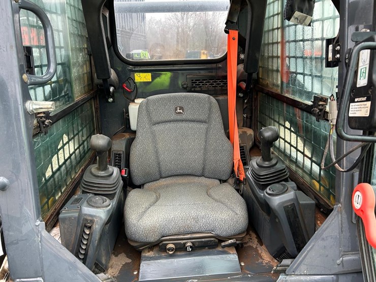 2021-deere-317g-image-20