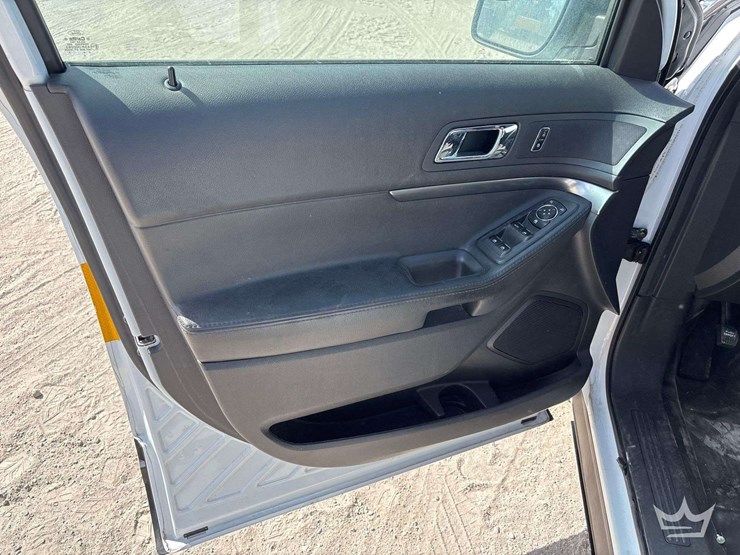 2015-ford-explorer-image-11