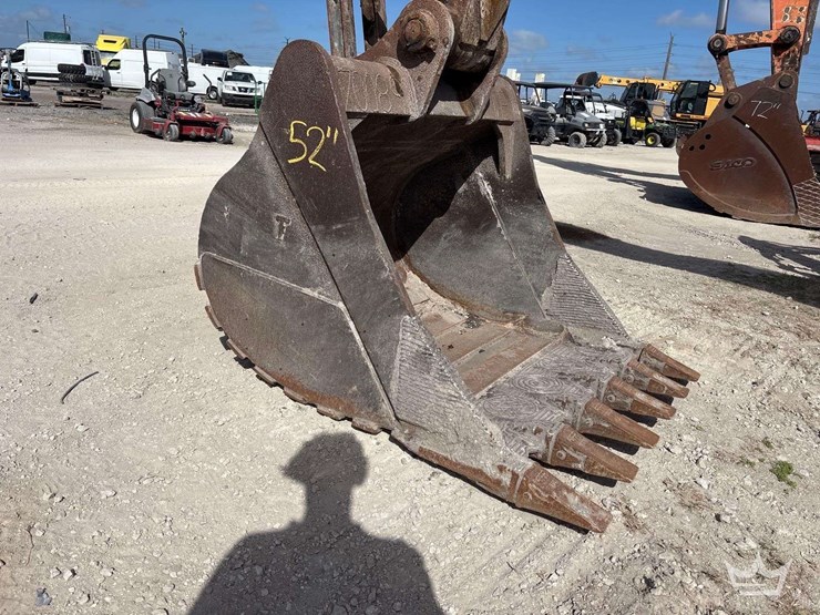 2013-hitachi-zx160-lc-image-23