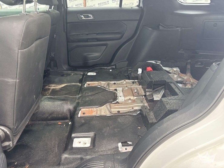 2017-ford-explorer-image-25