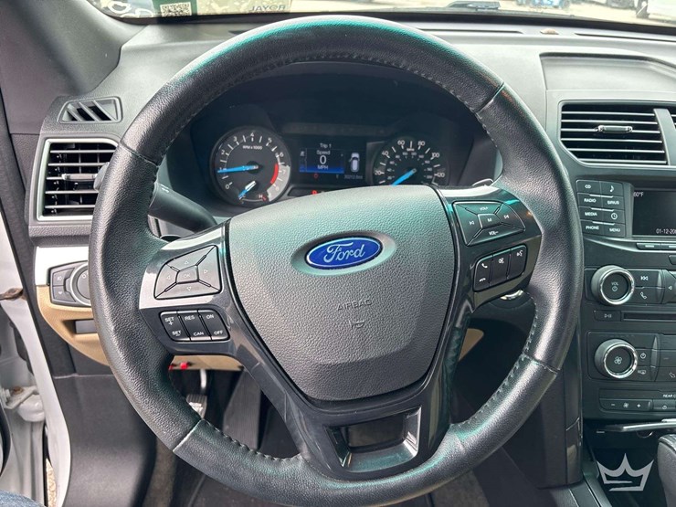 2016-ford-explorer-image-14