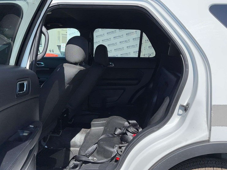 2017-ford-explorer-image-19