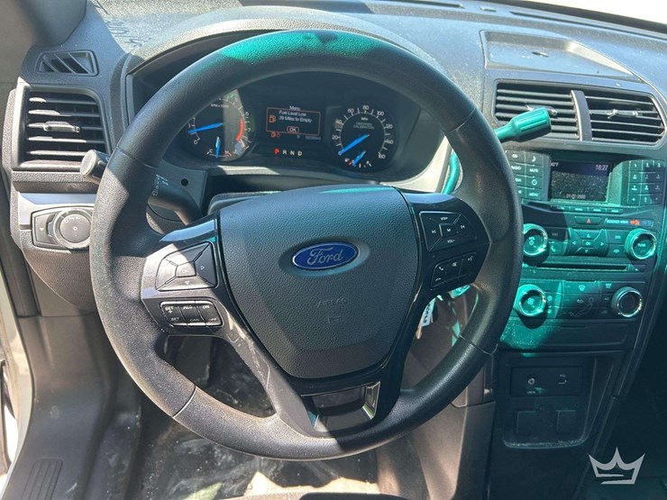 2016-ford-explorer-image-11