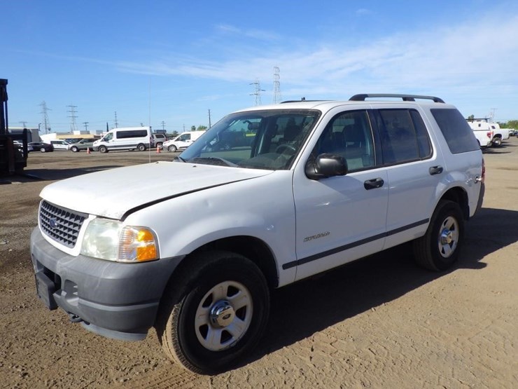 2004-ford-explorer-image-1
