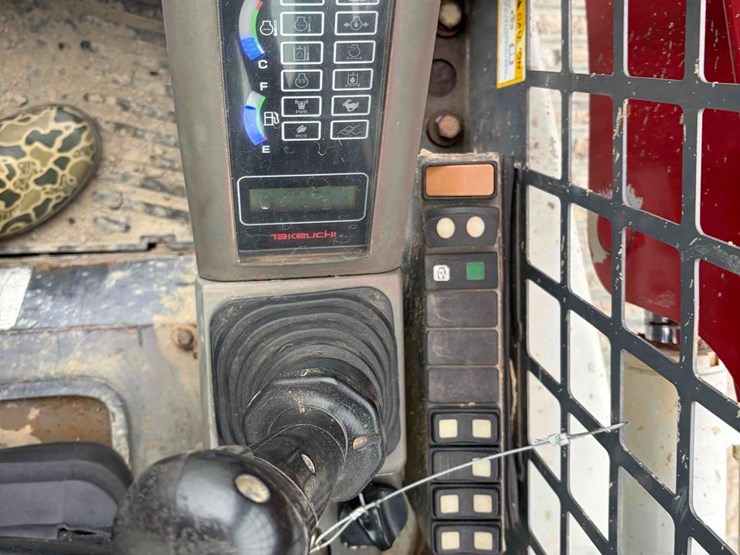 2015-takeuchi-tl8-image-11