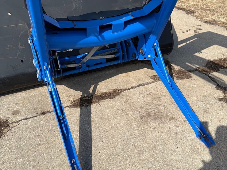 2013-new-holland-855tl-image-32