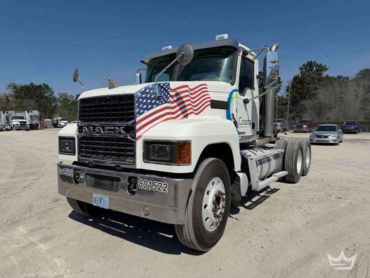 2022-mack-pinnacle-t/a-day-cab-truck-tractor-image-1