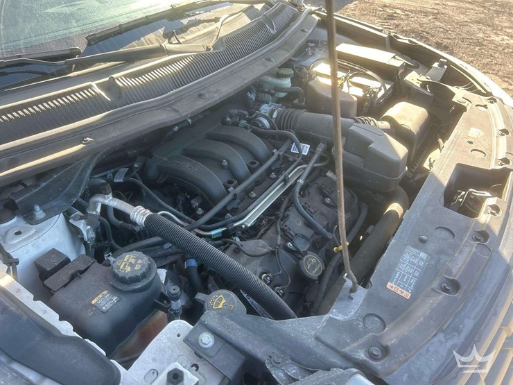 2016-ford-explorer-image-25