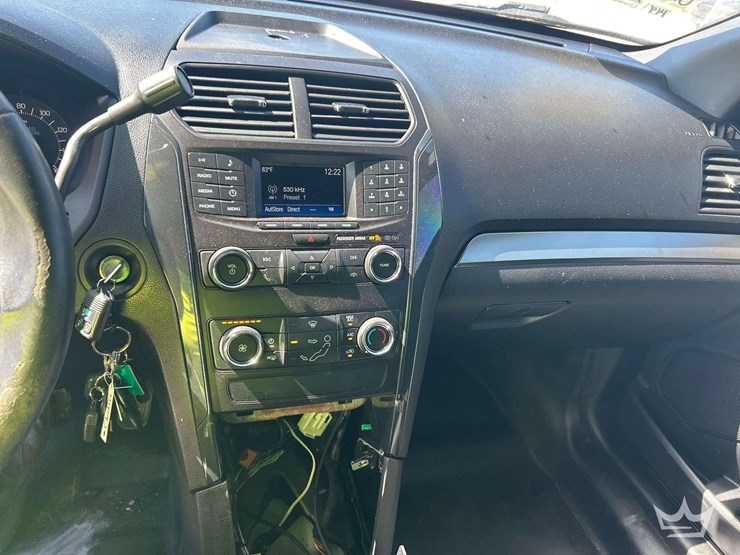 2019-ford-explorer-image-15