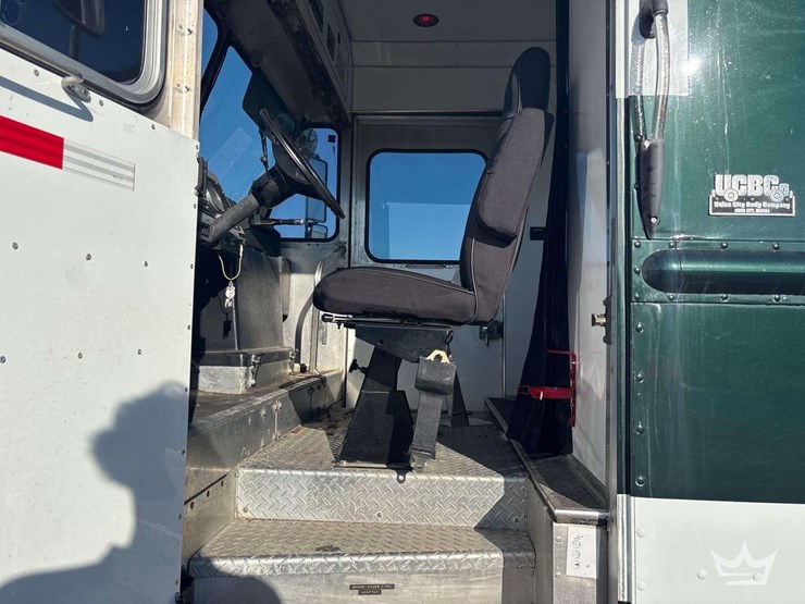 2013-chevrolet-step-van/-command-center-image-10