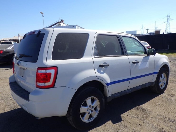 2012-ford-escape-image-3