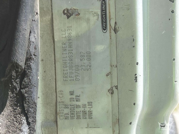 2001-freightliner-fl112-image-5