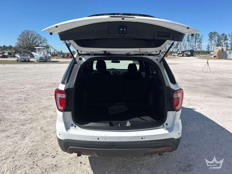 2016-ford-explorer-image-19