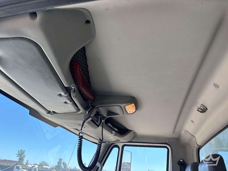 2016-international-durastar-4300-image-23