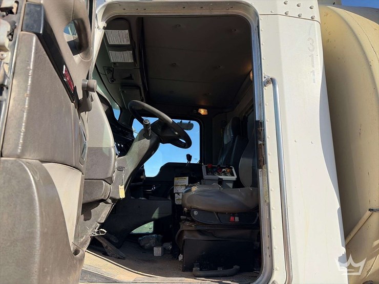 2011-kenworth-t400-image-15