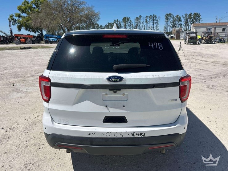 2016-ford-explorer-image-21