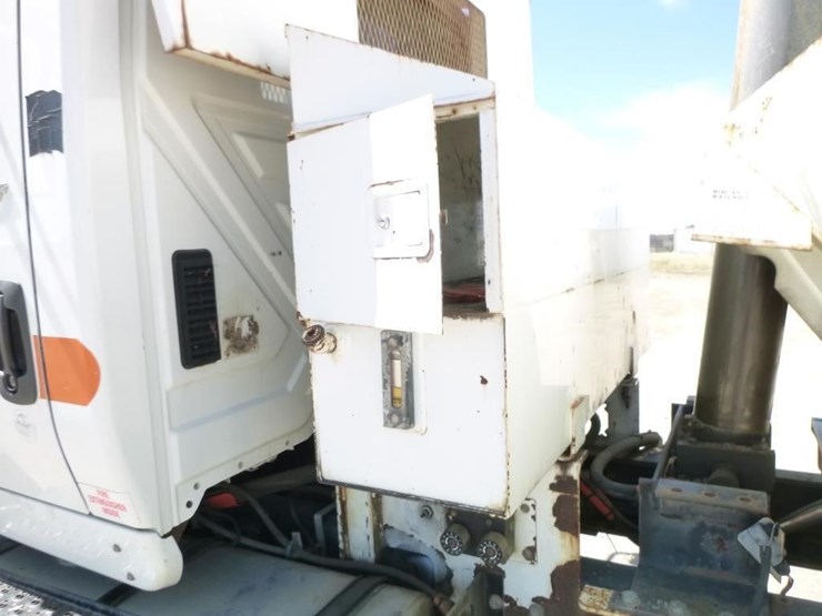 2009-international-7600-image-33