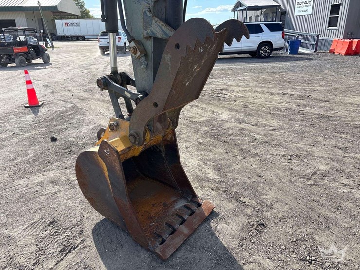 2016-deere-85g-image-23