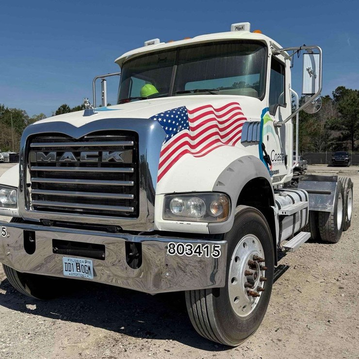 2015 Mack GU713 T/A Day Cab Truck Tractor