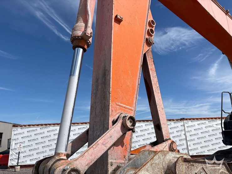 2018-hitachi-zx300-lc-6n-image-14