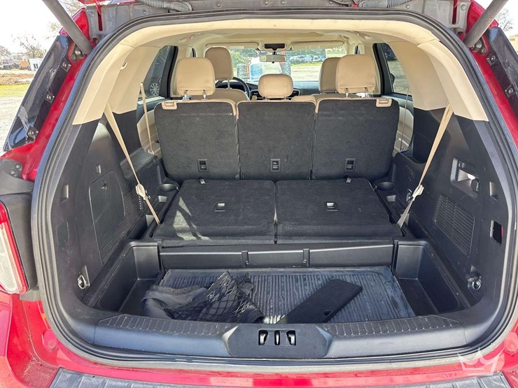 2021-ford-explorer-image-27