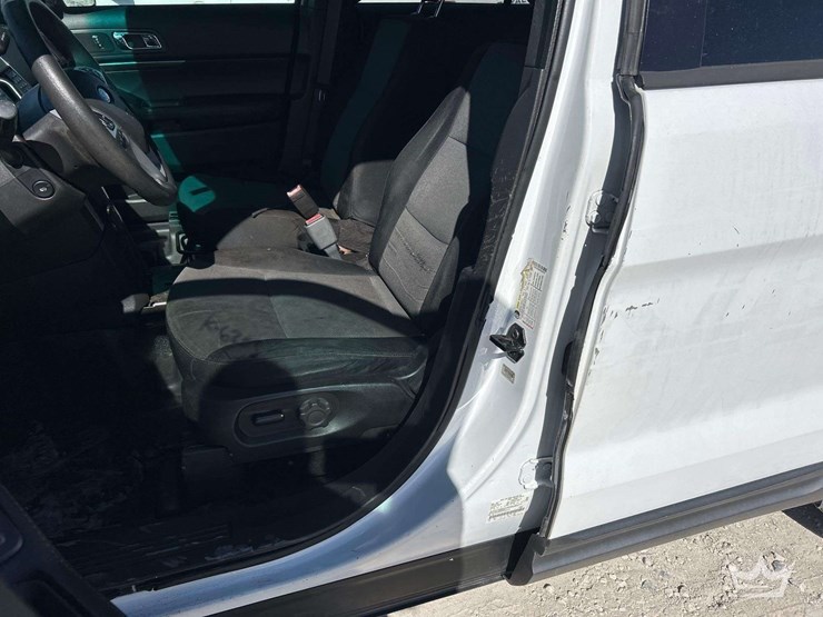 2015-ford-explorer-image-12