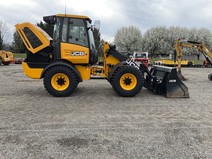 2025-jcb-409-image-3