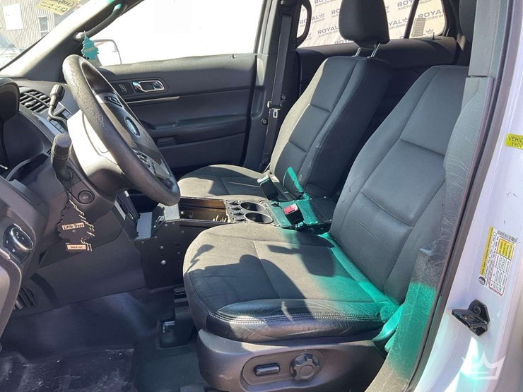 2015-ford-explorer-image-18