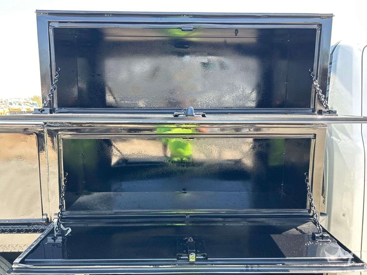 2015-ram-5500-rki-10ft.-utility-flatbed-truck-image-29