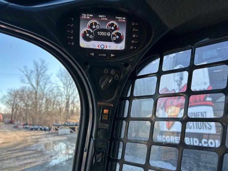 2022-bobcat-t870-image-26