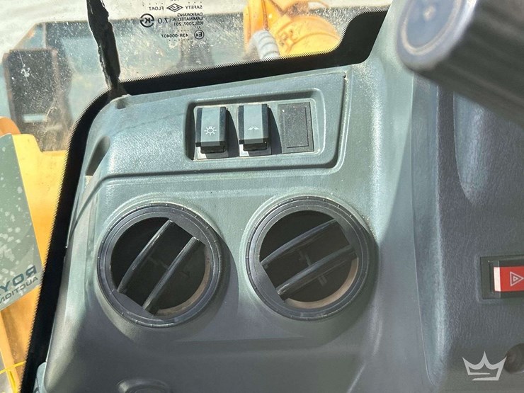 2014-hyundai-hl760-9a-image-13