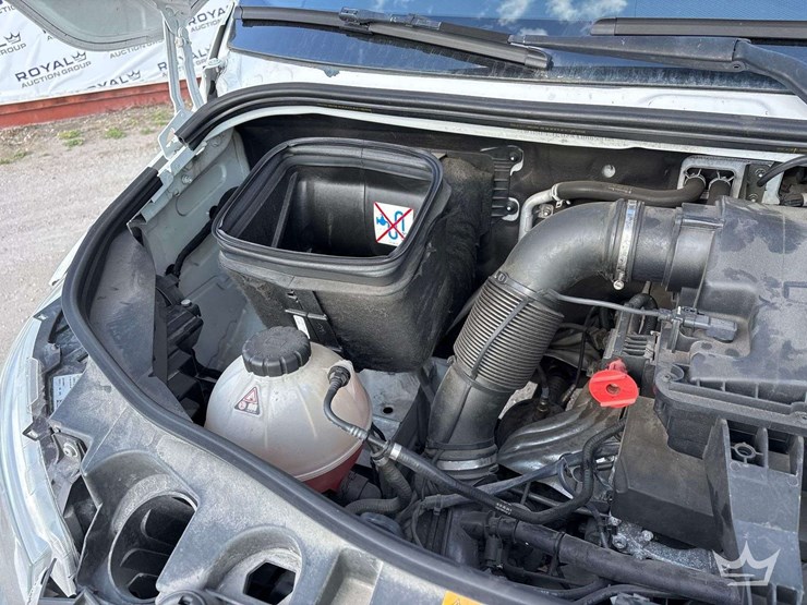 2019-mercedes-sprinter-2500-cargo-van-image-8