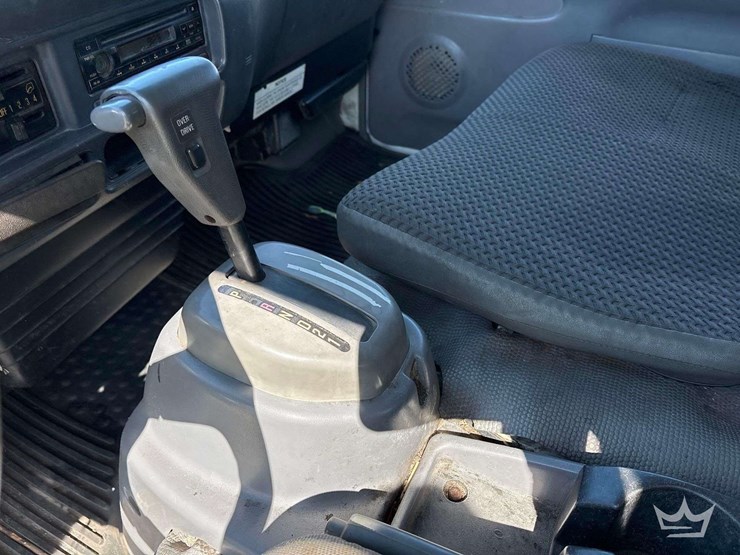 2007-isuzu-npr-image-18