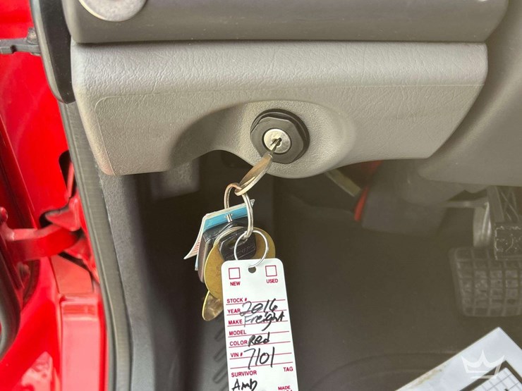 2016-freightliner-m2-106-image-38