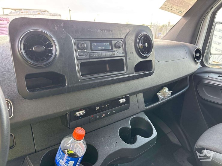 2019-mercedes-sprinter-2500-cargo-van-image-21