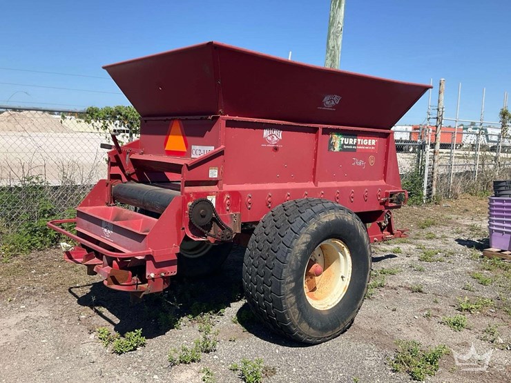 millcreek-turf-tiger-cc2-11-fertilizer-spreader-image-1