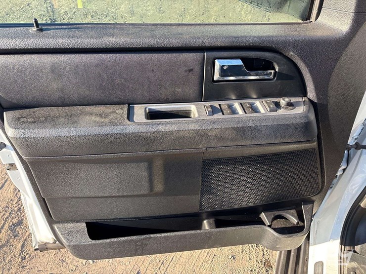 2016-ford-expedition-image-9