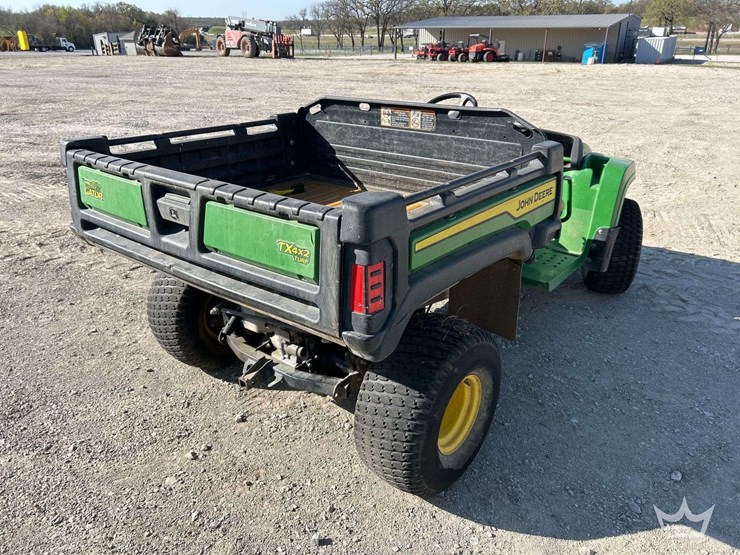 2022-john-deere-gator-image-3