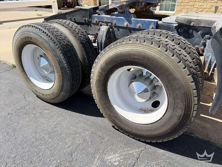 2001-peterbilt-378-image-23