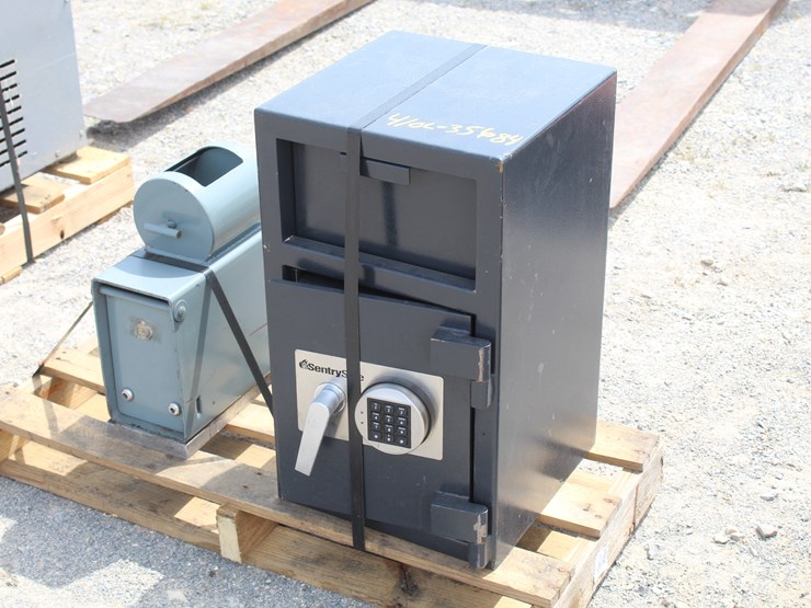 #8030-•-depository-safes-image-4