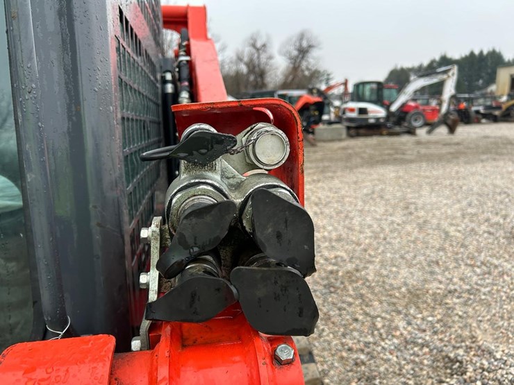 kubota-svl75-3-image-11