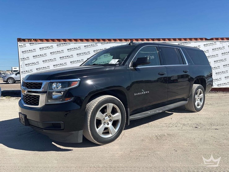 2018-chevrolet-suburban-image-32