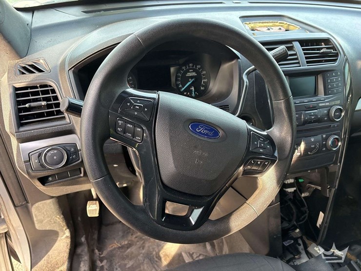 2018-ford-explorer-image-16