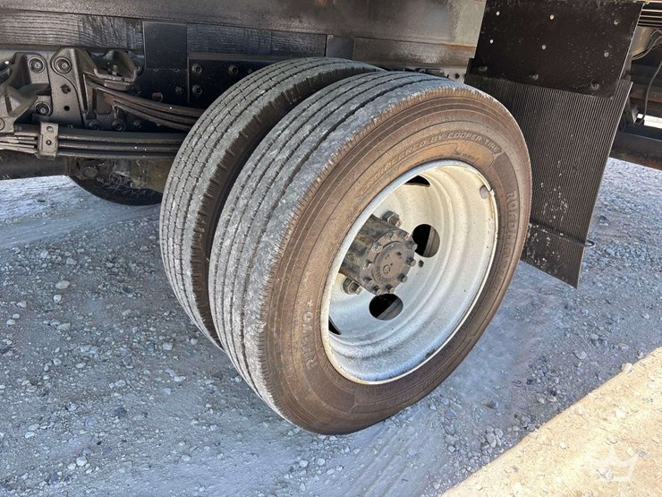 2018-hino-195-image-37