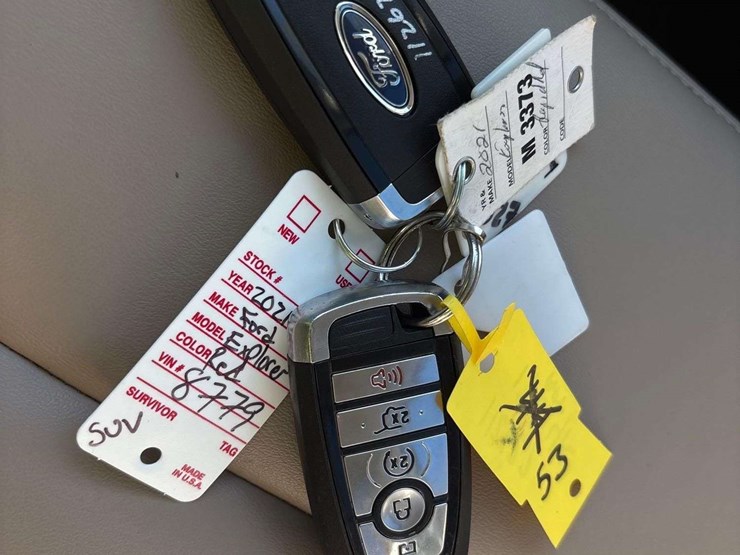 2021-ford-explorer-image-35