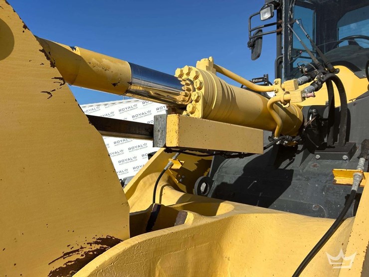 2016-komatsu-wa320-8-image-12