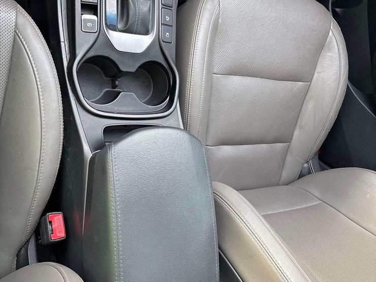 2017-hyundai-santa-fe-image-21