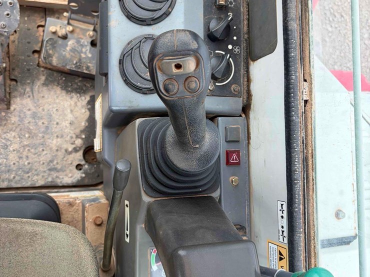 2013-takeuchi-tb280fr-image-14