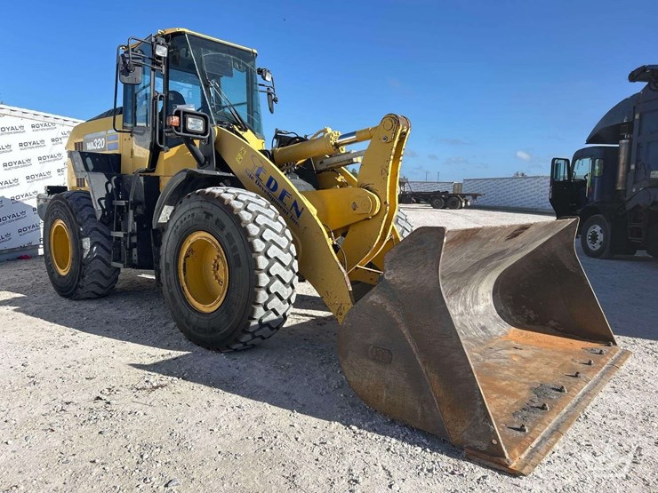 2016-komatsu-wa320-8-image-2